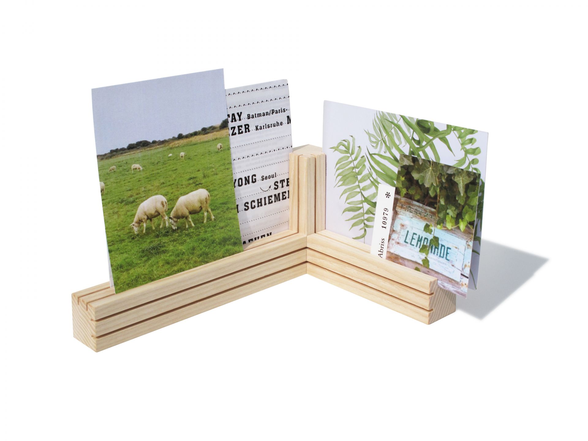 Kartenhalter Tri Side by Side aus Holz mit drei Postkarten, ideal für Fotos und Deko.