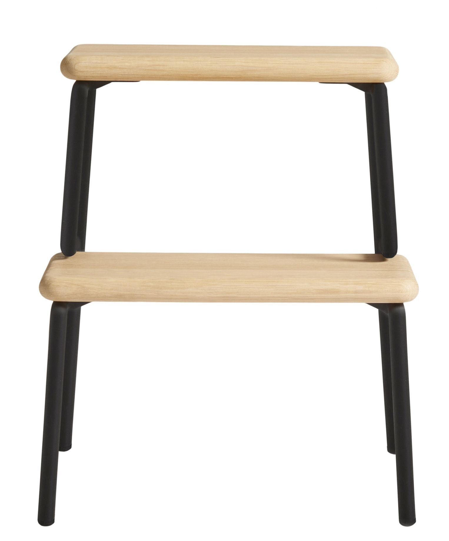 Slalom Step Stool von Woud: Tritthocker aus hellem Holz mit schwarzem Metallgestell.
