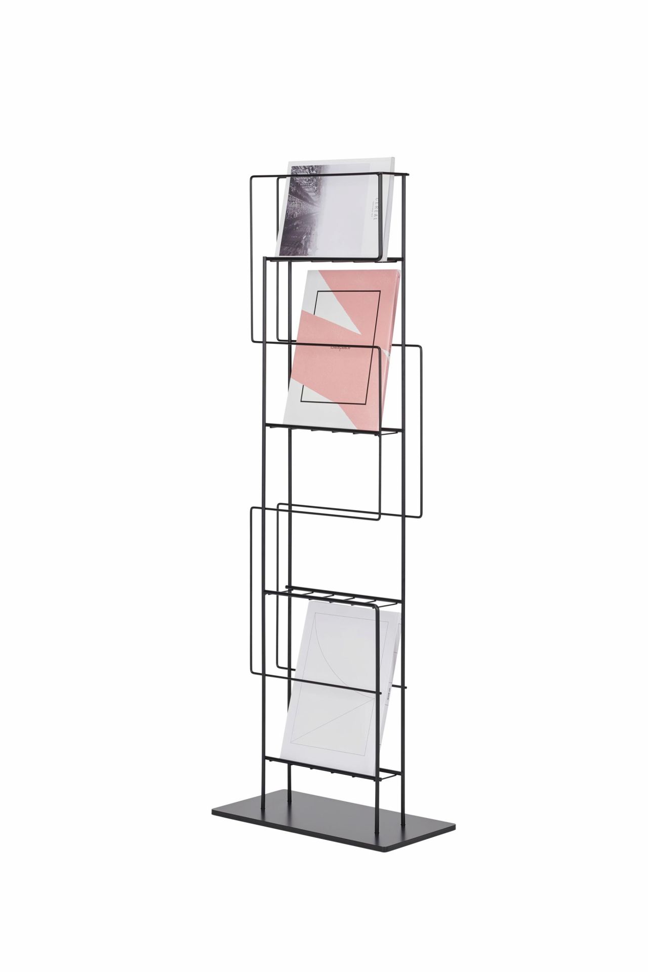 Schwarzer Revue Zeitungs- und Prospekthalter von Schönbuch mit Magazinen und Zeitschriften, modernes Design für Büro und Zuhause.