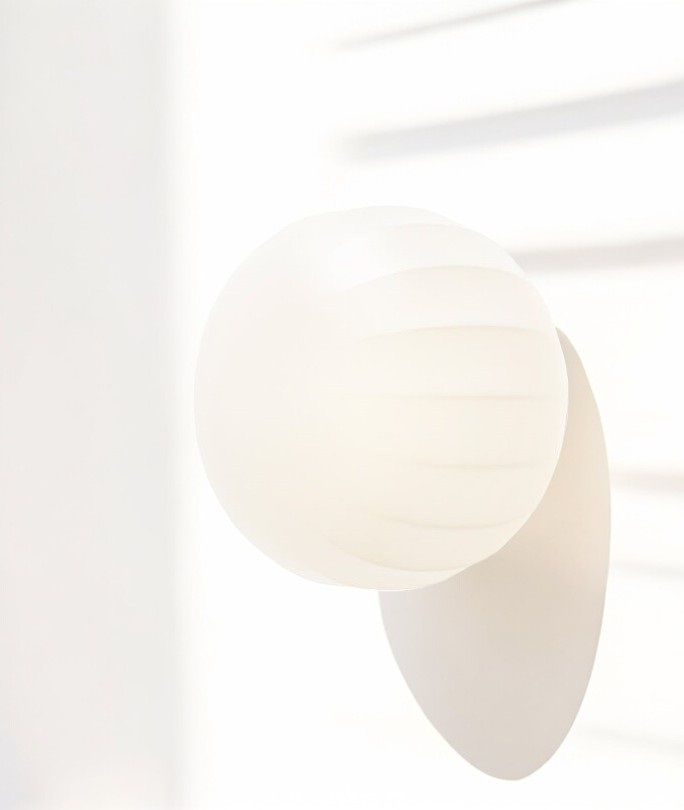 Weiße D92 Lita Wandleuchte/Deckenleuchte von Luceplan, runde Form, modernes Design für Innenräume.