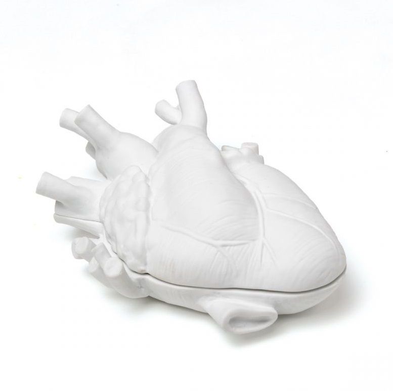 Weißes "Love in a Box" Schmuckkästchen von Seletti in Herzform, ideal zur Schmuckaufbewahrung.