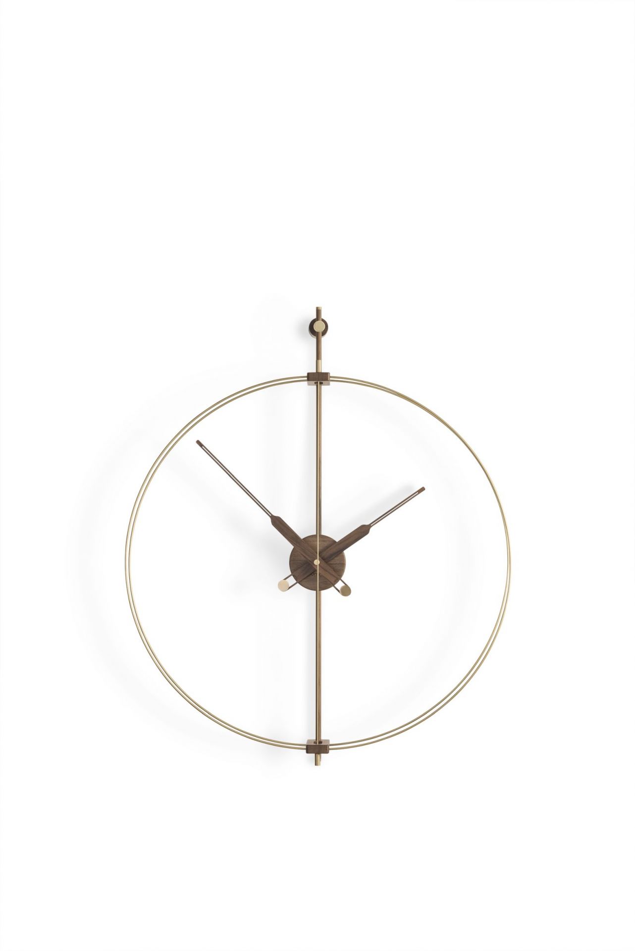 Nomon Mini Barcelona Gold Wanduhr, modernes Design mit goldenem Ring und Holzzeigern.