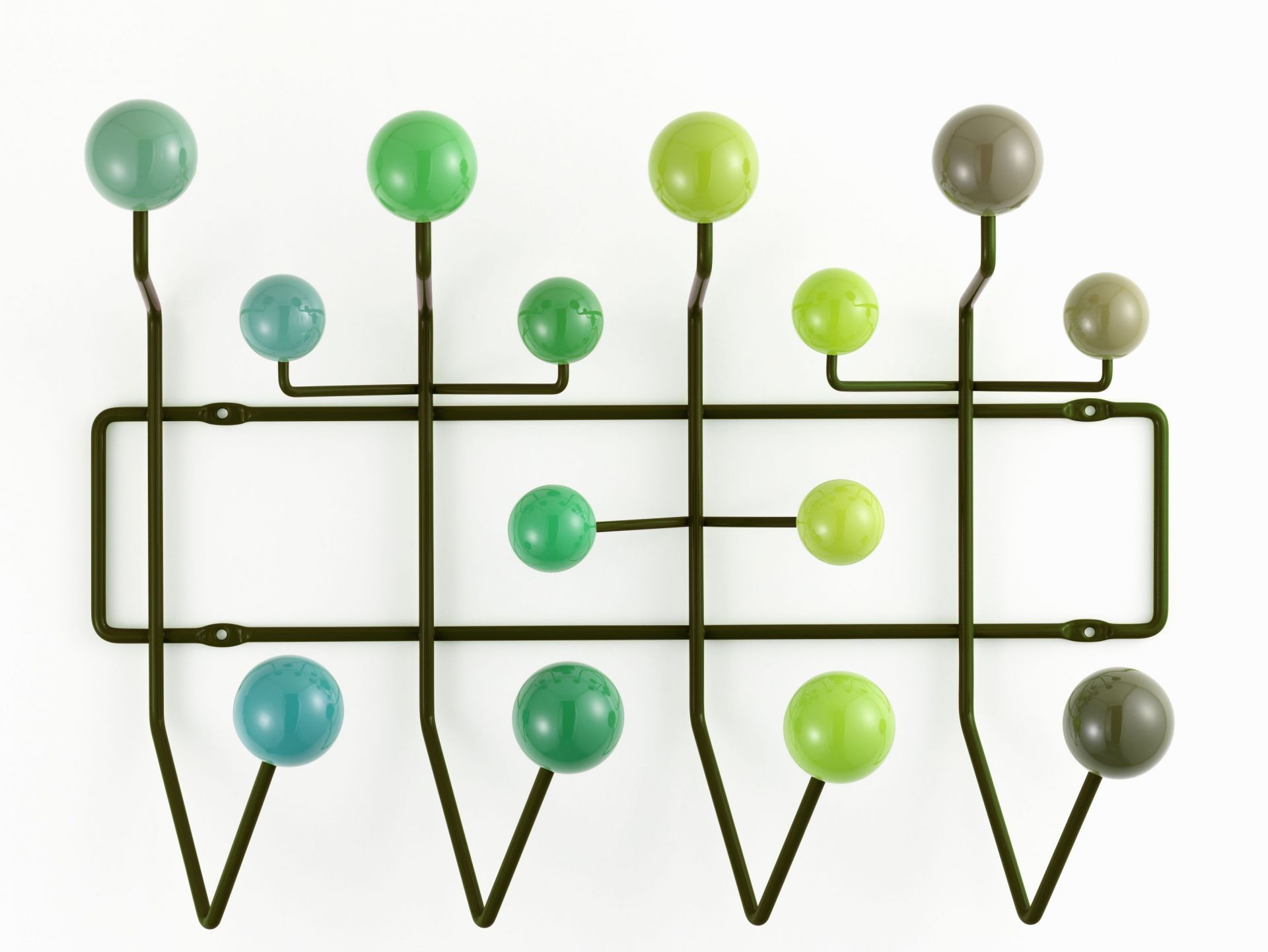 Eames Hang it all Garderobe von Vitra in Grün mit bunten Holzkugeln. Designklassiker.