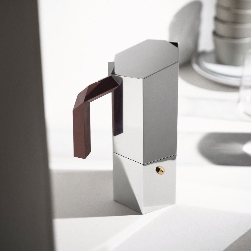 Alessi Menhir Espressokocher für 6 Tassen: Moderner, silberfarbener Espressokocher mit braunem Griff. Ideal für aromatischen Kaffee.