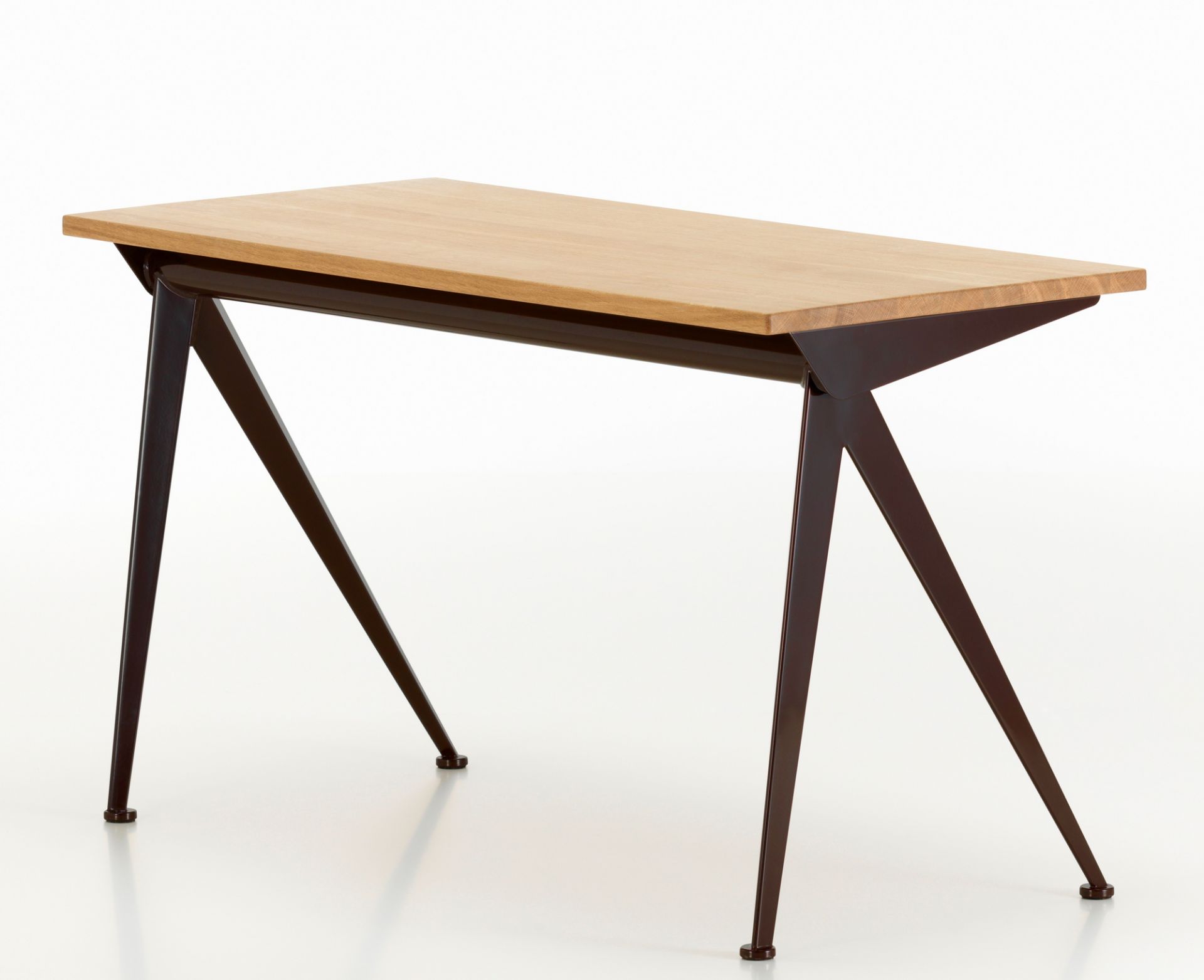 Compas Direction Schreibtisch von Vitra mit hellem Holz und markantem, dunklem Metallgestell. Moderner Schreibtisch für Büro.