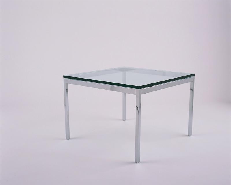 Quadratischer Florence Couchtisch mit Glasplatte und verchromtem Stahlgestell von Knoll International.
