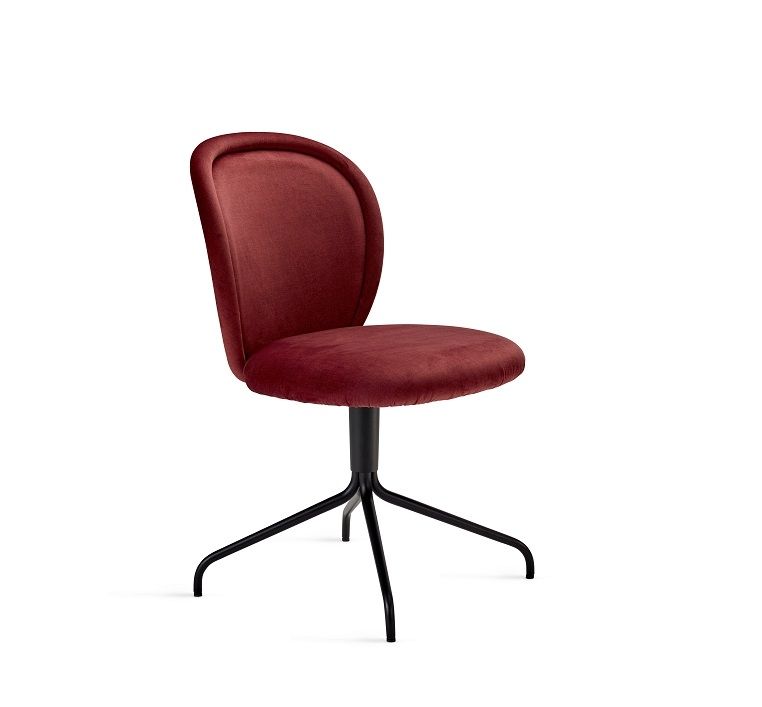 Ona Stuhl von Freifrau Manufaktur, Side Chair in bordeauxfarbenem Samt mit schwarzem Metallfuß.