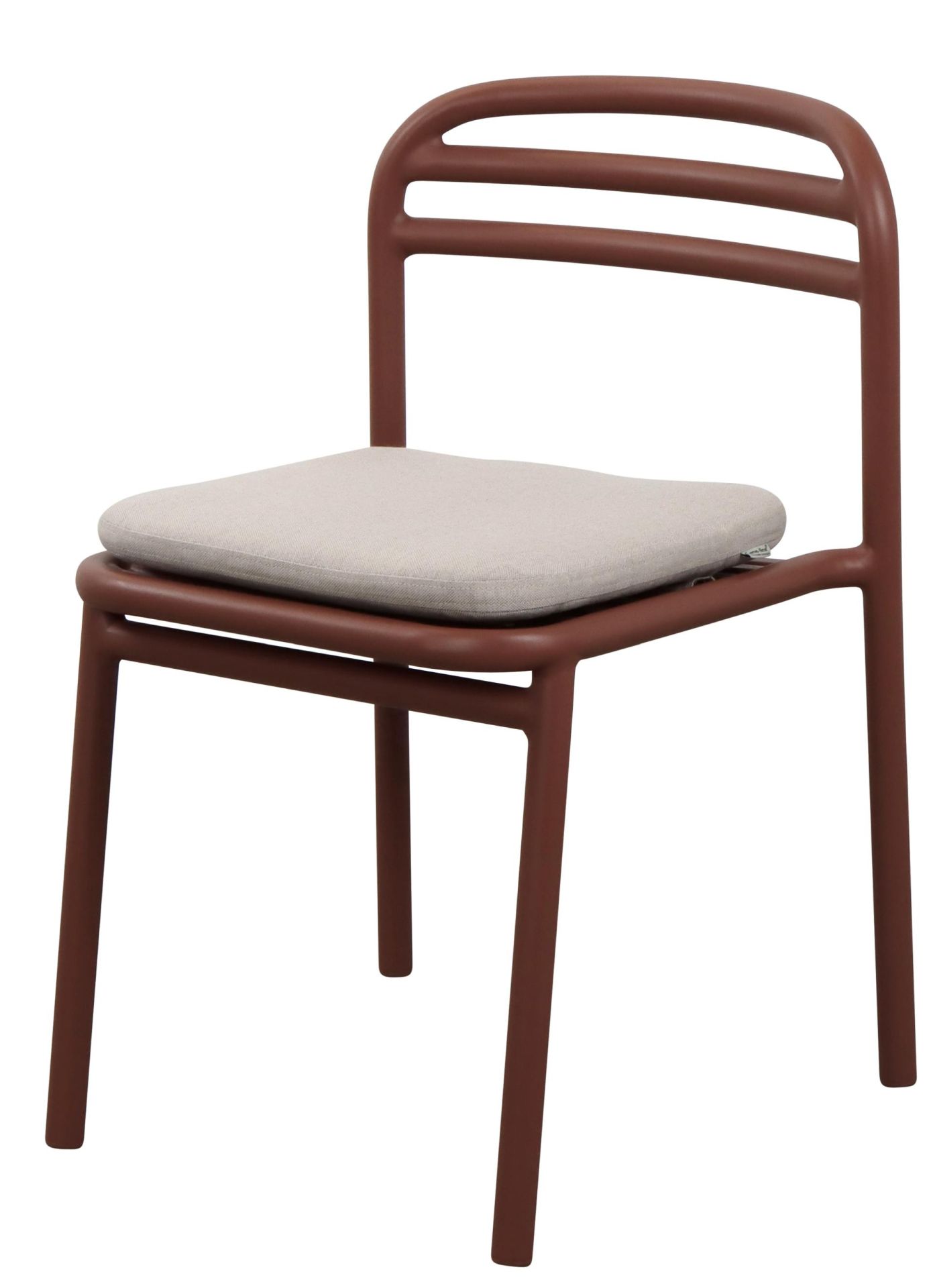 Brauner Bliss Stuhl mit beigem Sitzkissen für den Outdoor-Bereich von Cane-Line.