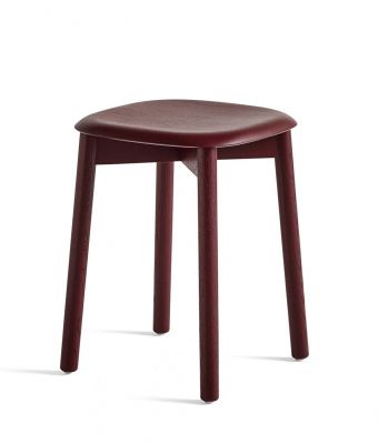 Burgunderroter Hay Soft Edge Hocker 72 aus Holz, ideal für Küche und Bar.