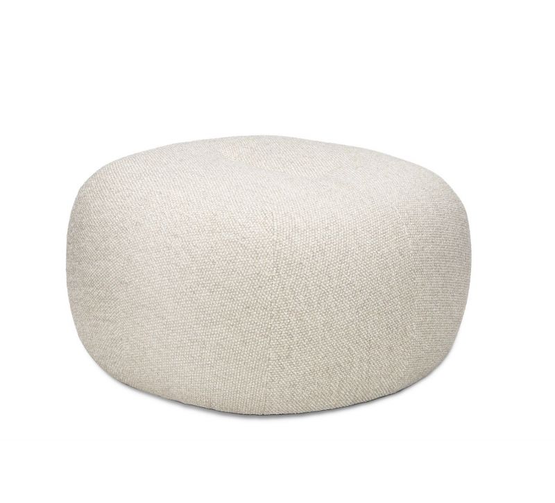 Beiger Nana Pouf Hocker von Freifrau Manufaktur, runder Sitzhocker mit Stoffbezug.