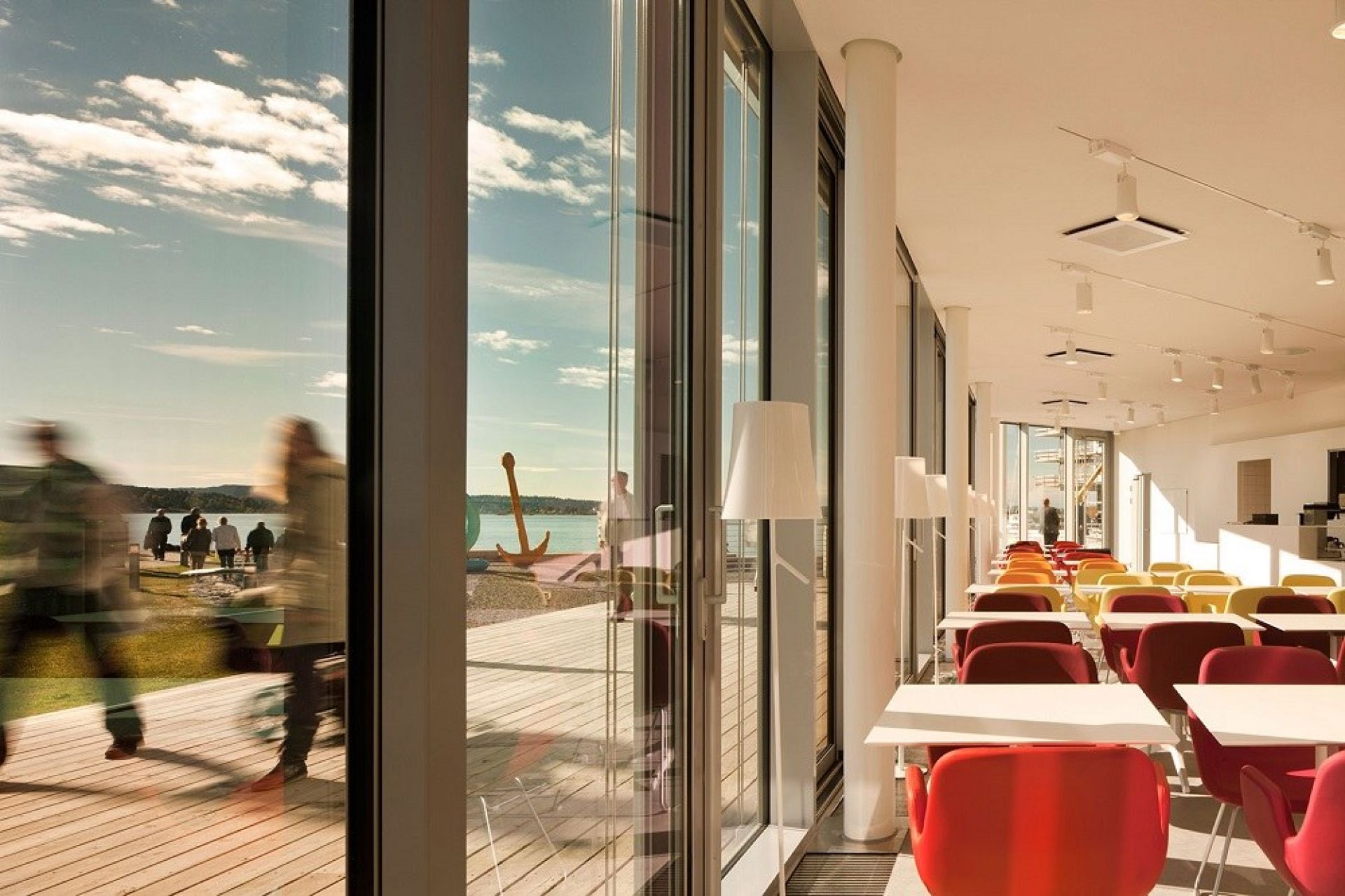 Birdie Lettura Stehleuchte von Foscarini in Aquamarin, moderne Innenbeleuchtung für Wohnzimmer und Büro.