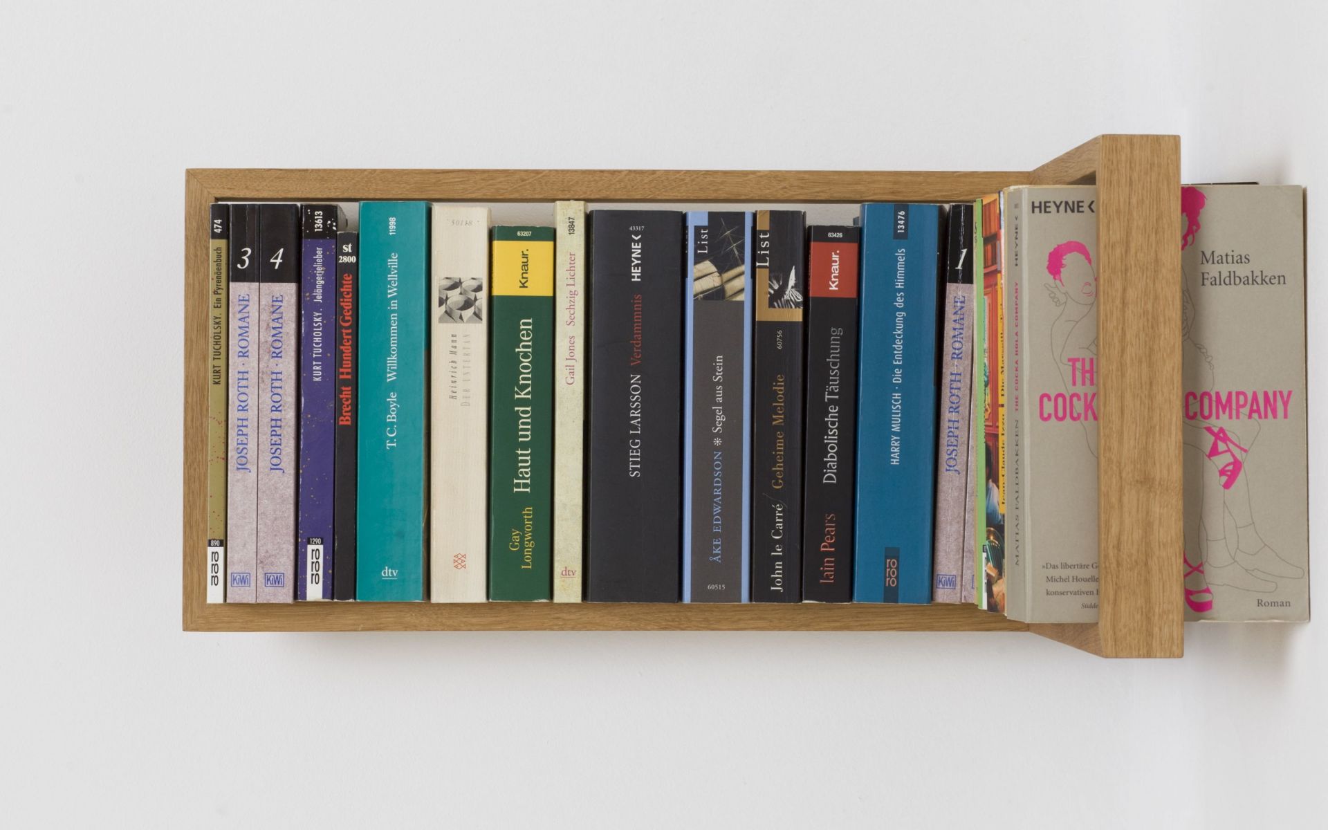 Eiche Regal "das kleine b" mit Büchern. Modernes Wandregal aus Holz für Wohnzimmer oder Büro.