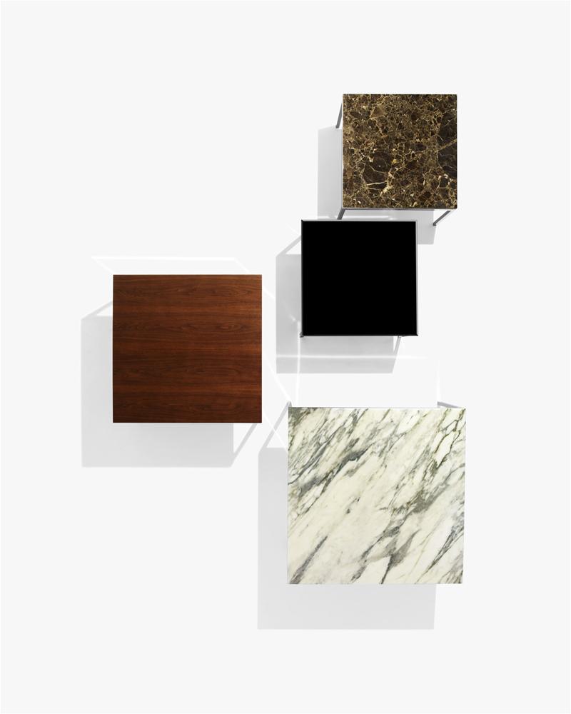 Ansicht von oben: Florence Couchtisch von Knoll International mit Marmor-, Holz- und Glasplatten.