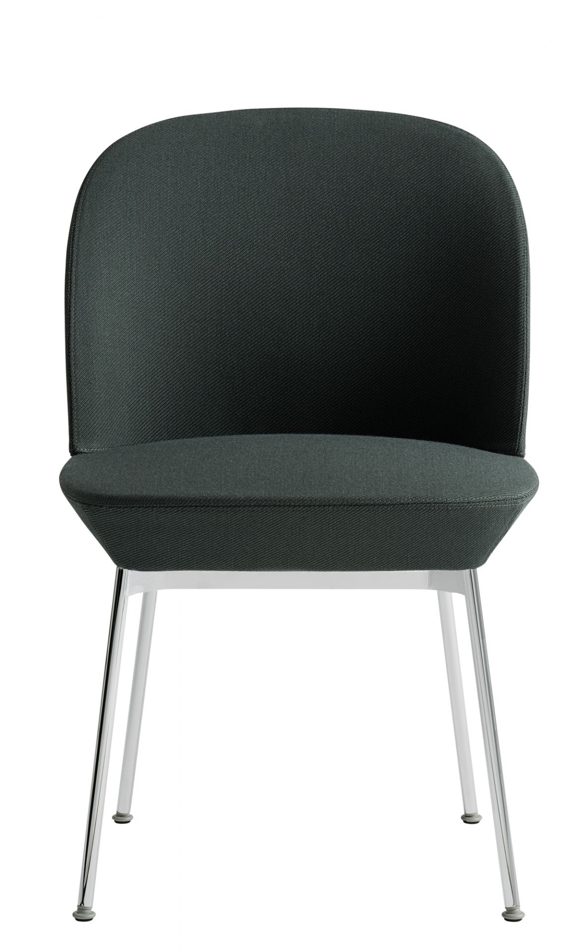 Oslo Side Chair von Muuto: Moderner Stuhl mit dunkelgrauem Stoffbezug und verchromten Beinen.
