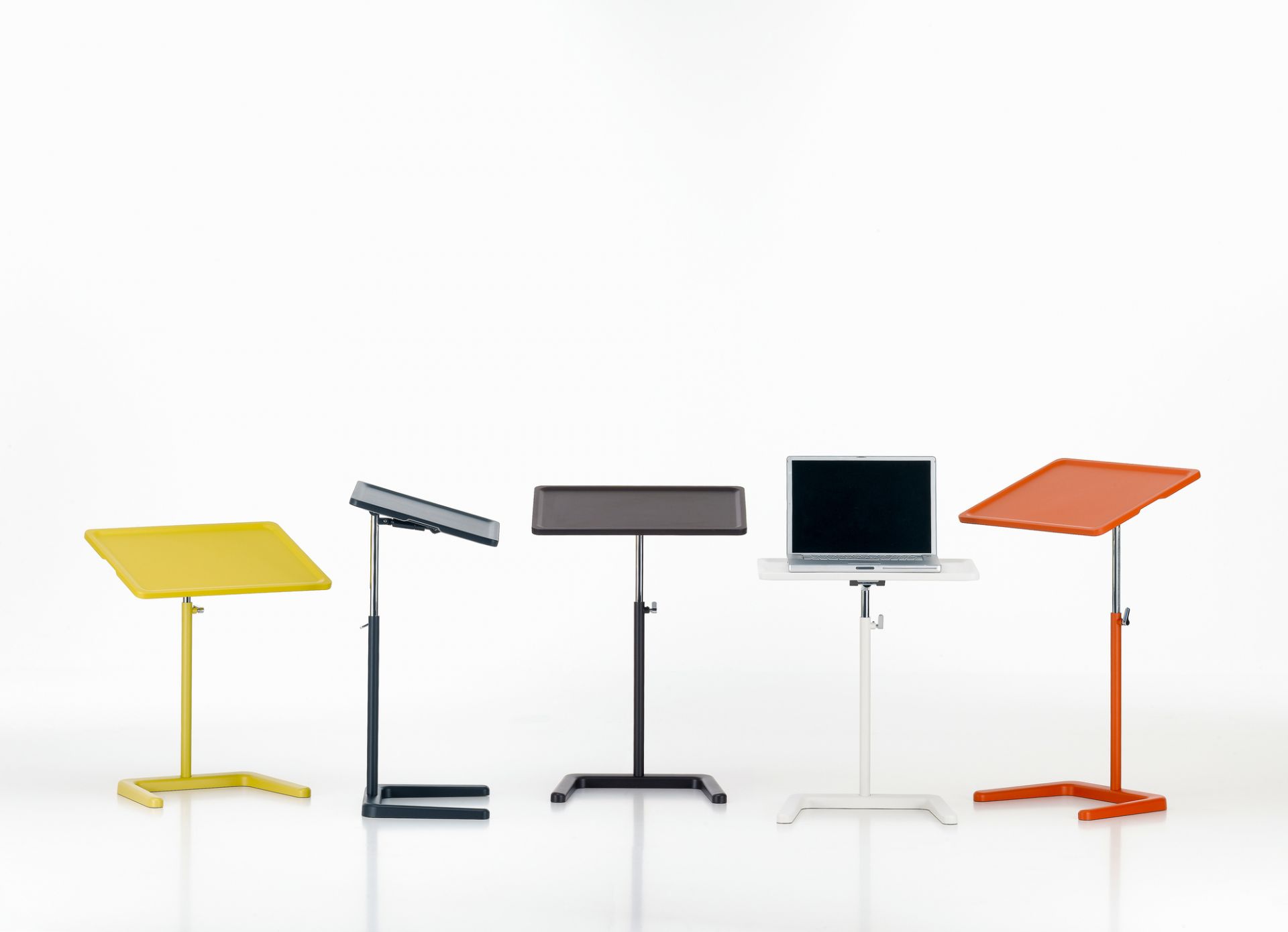 Vitra Nes Table Beistelltisch in verschiedenen Farben, höhenverstellbar, ideal als Laptop-Tisch.