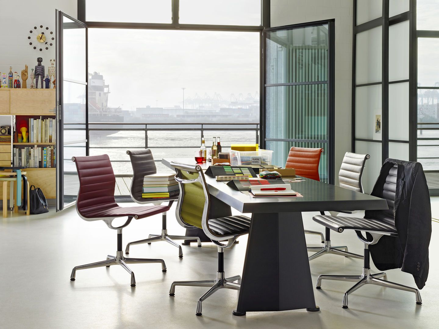 Aluminium Chair EA 103 / EA103 Stuhl Vitra