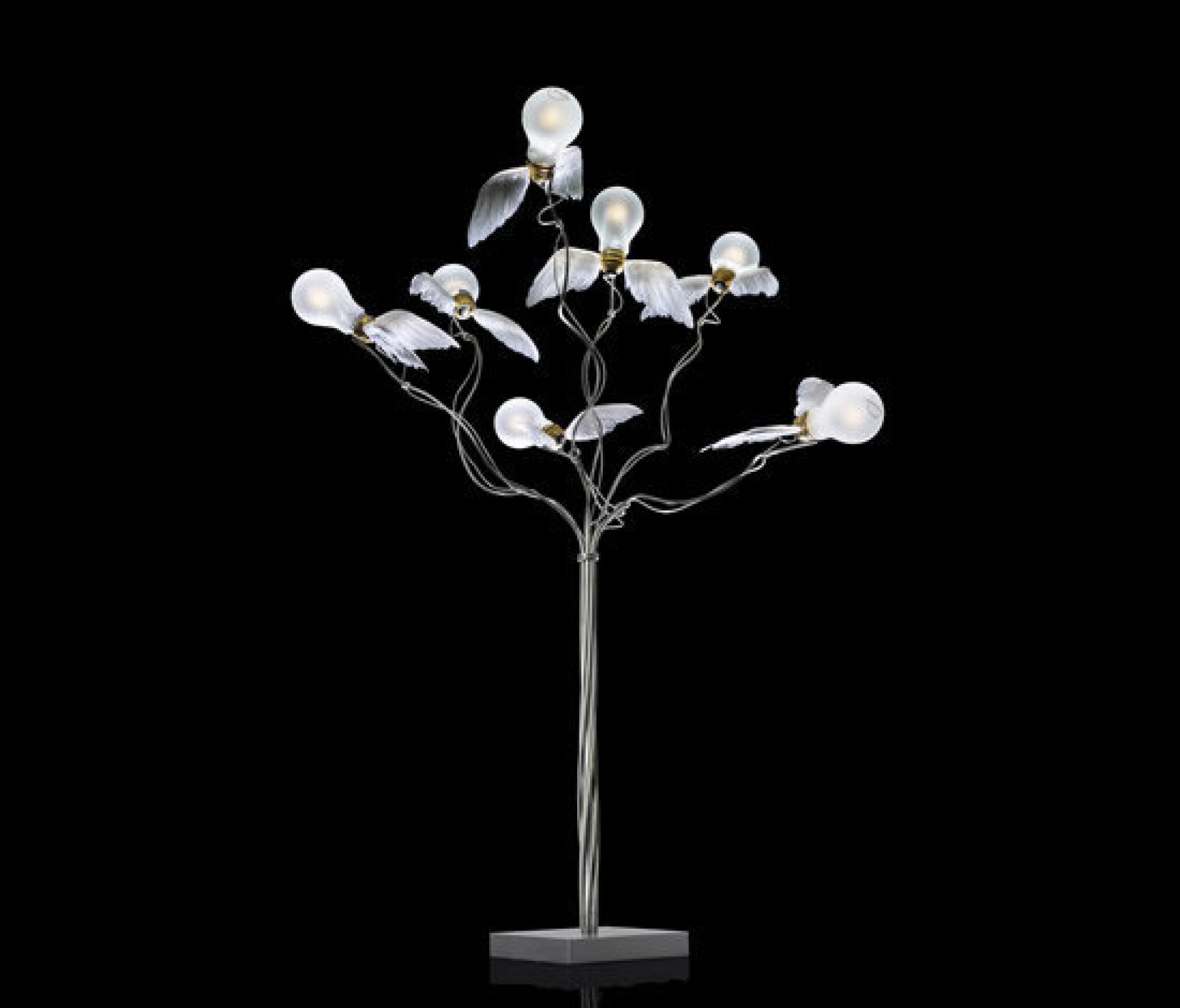 Birdies Busch Tischleuchte von Ingo Maurer: Designlampe mit Glühbirnen und Flügeln, modernes Lichtobjekt.