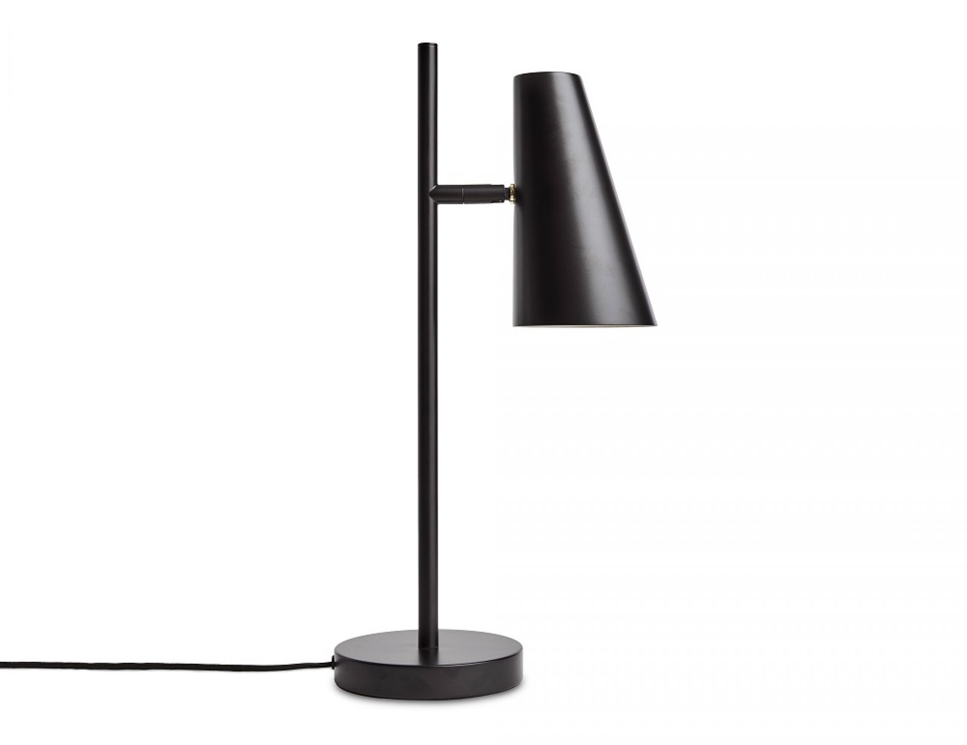 Schwarze Cono Tischleuchte von Woud: Moderne Schreibtischlampe mit konischem Lampenschirm für stilvolle Beleuchtung.