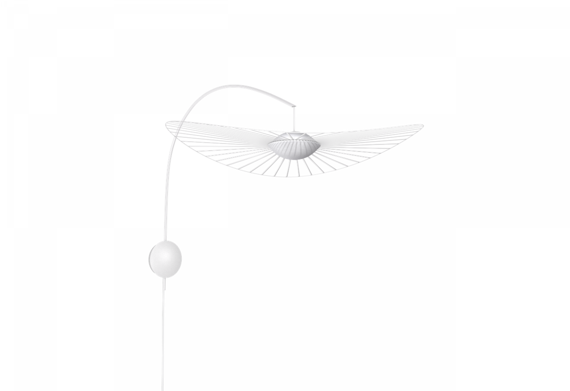 Weiße Vertigo Nova Wandleuchte von Petite Friture, modernes Design mit filigranem Schirm und Wandarm.