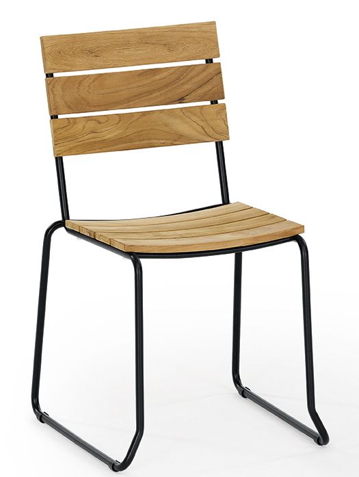 Weishäupl Balcony Outdoor Stuhl mit Teakholz Sitzfläche und Rückenlehne, schwarzes Metallgestell.