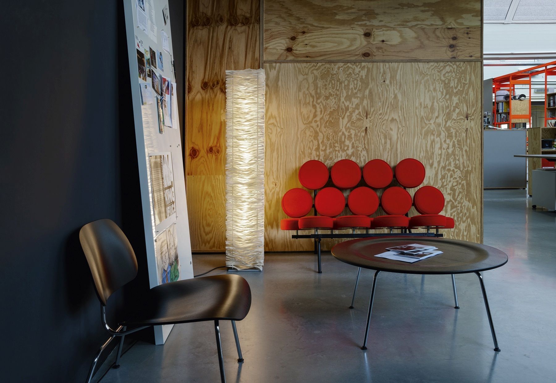 One by one Stehleuchte Belux