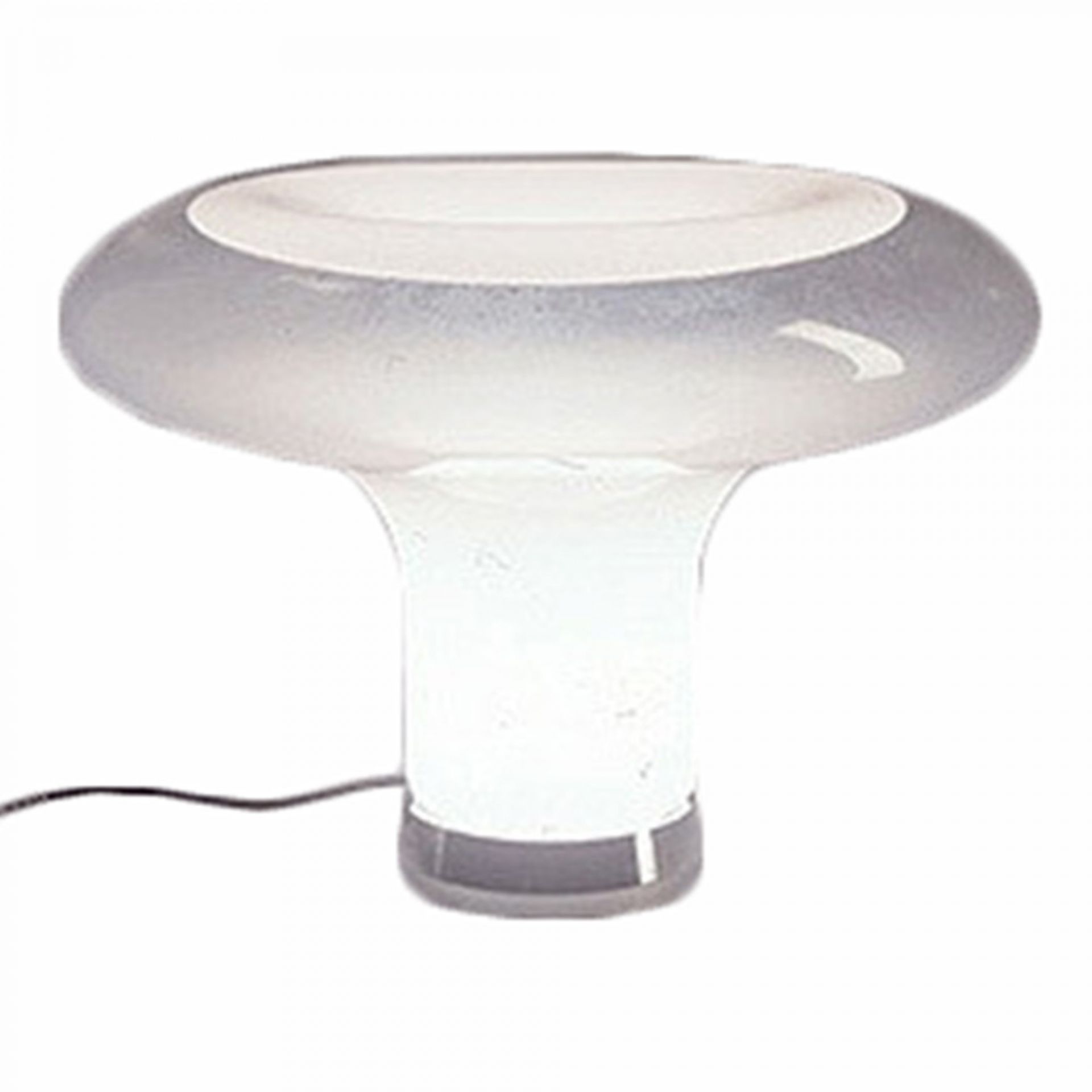 Nahaufnahme der Artemide Lesbo Tischleuchte aus Glas, Pilzform, modernes Design.