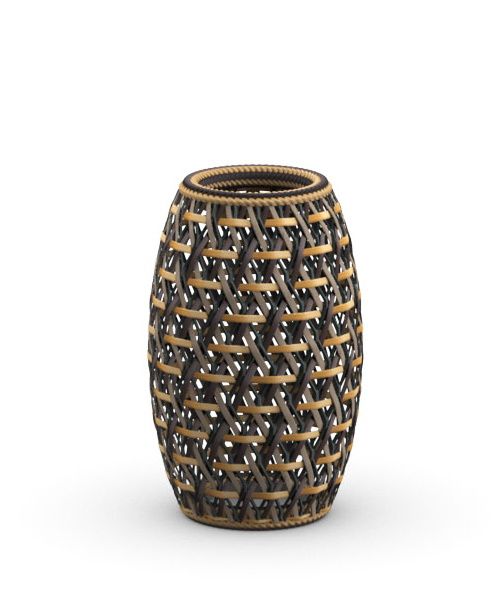 Dala Laterne von Dedon, kleine geflochtene Outdoor-Laterne aus wetterfestem Material in Braun- und Beigetönen.