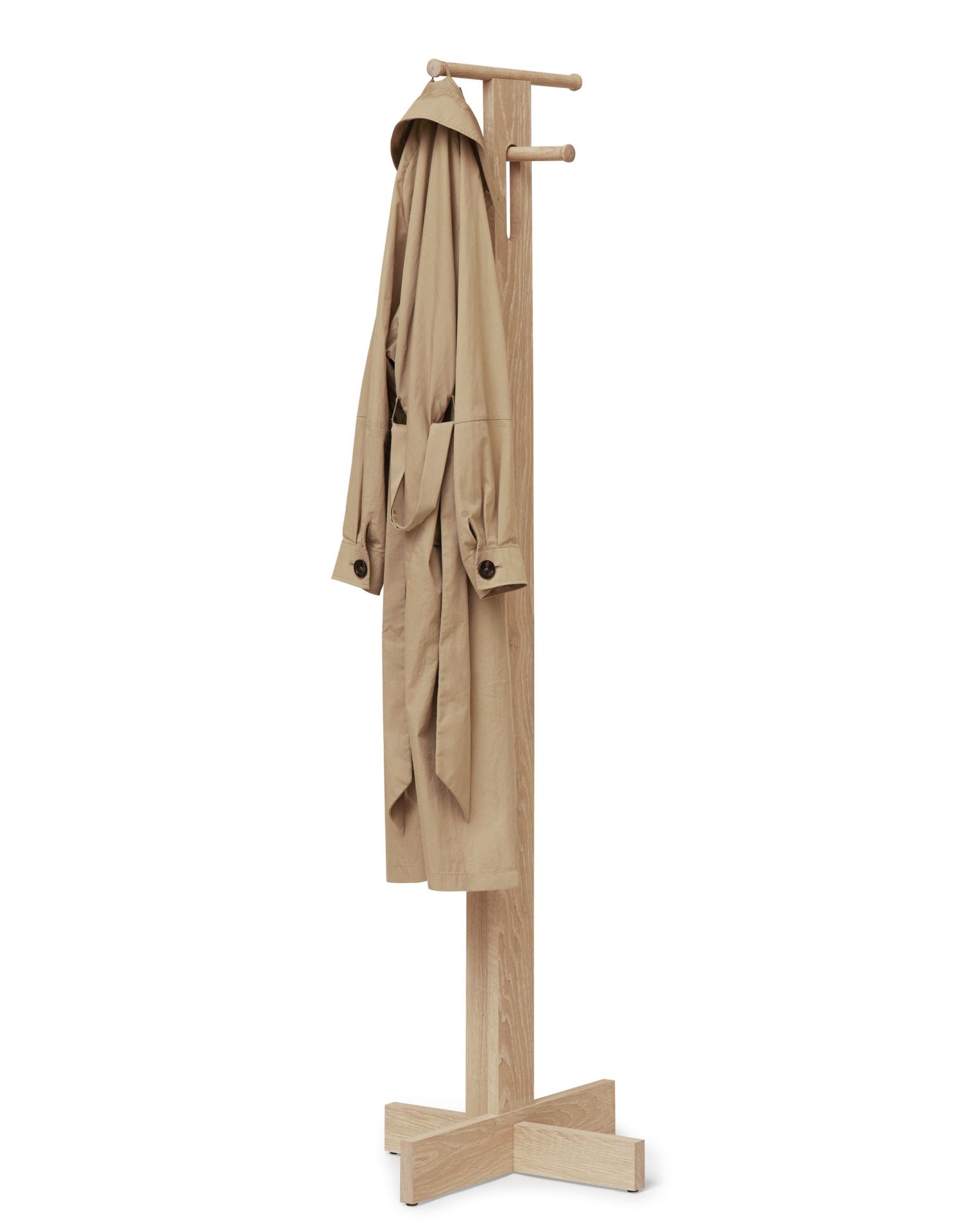 Foyer Garderobenständer aus geöltem Eichenholz mit Mantel. Moderner, freistehender Kleiderständer für Flur und Diele.