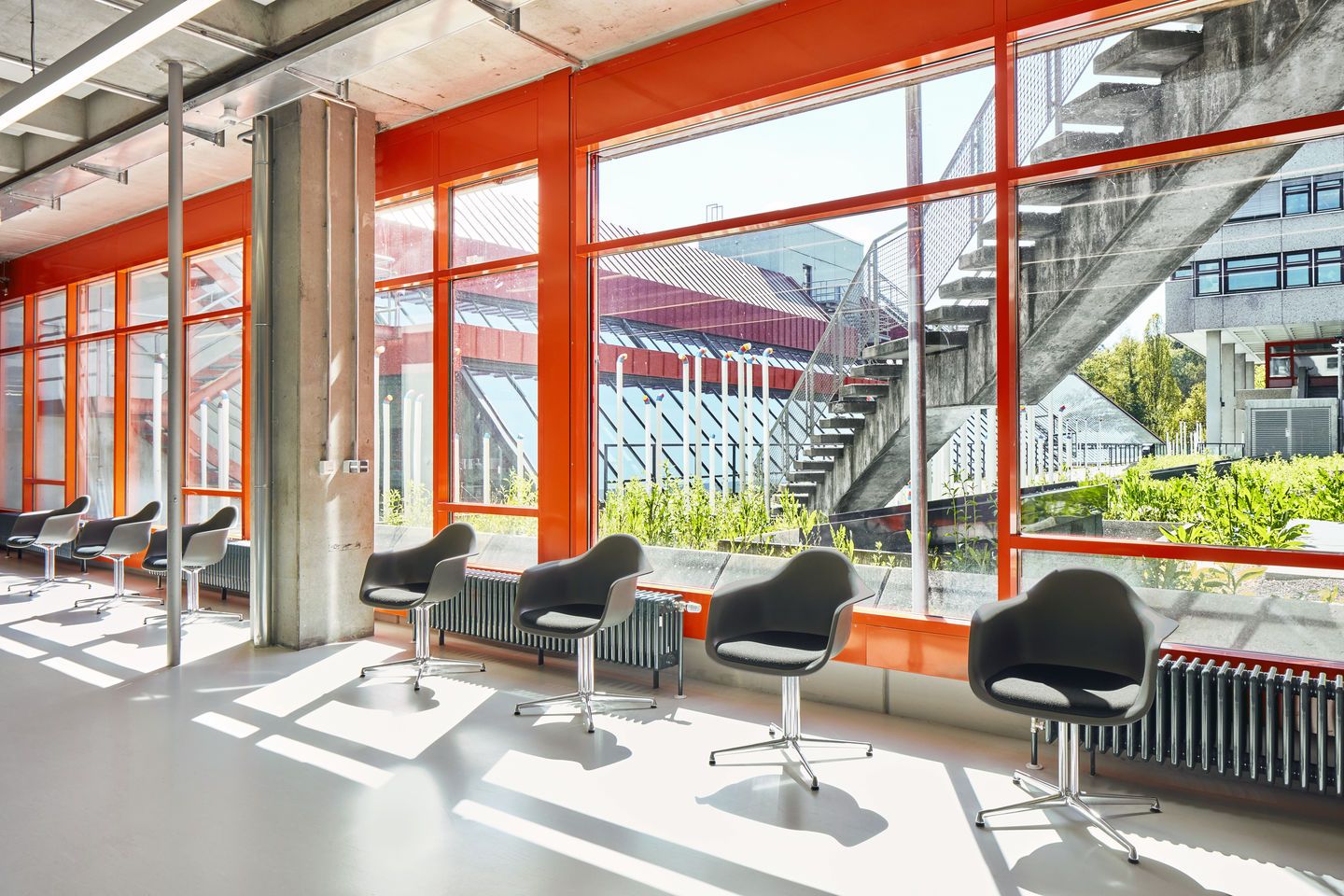 Eames Plastic Arm Chair DAL mit Sitzpolster Vitra