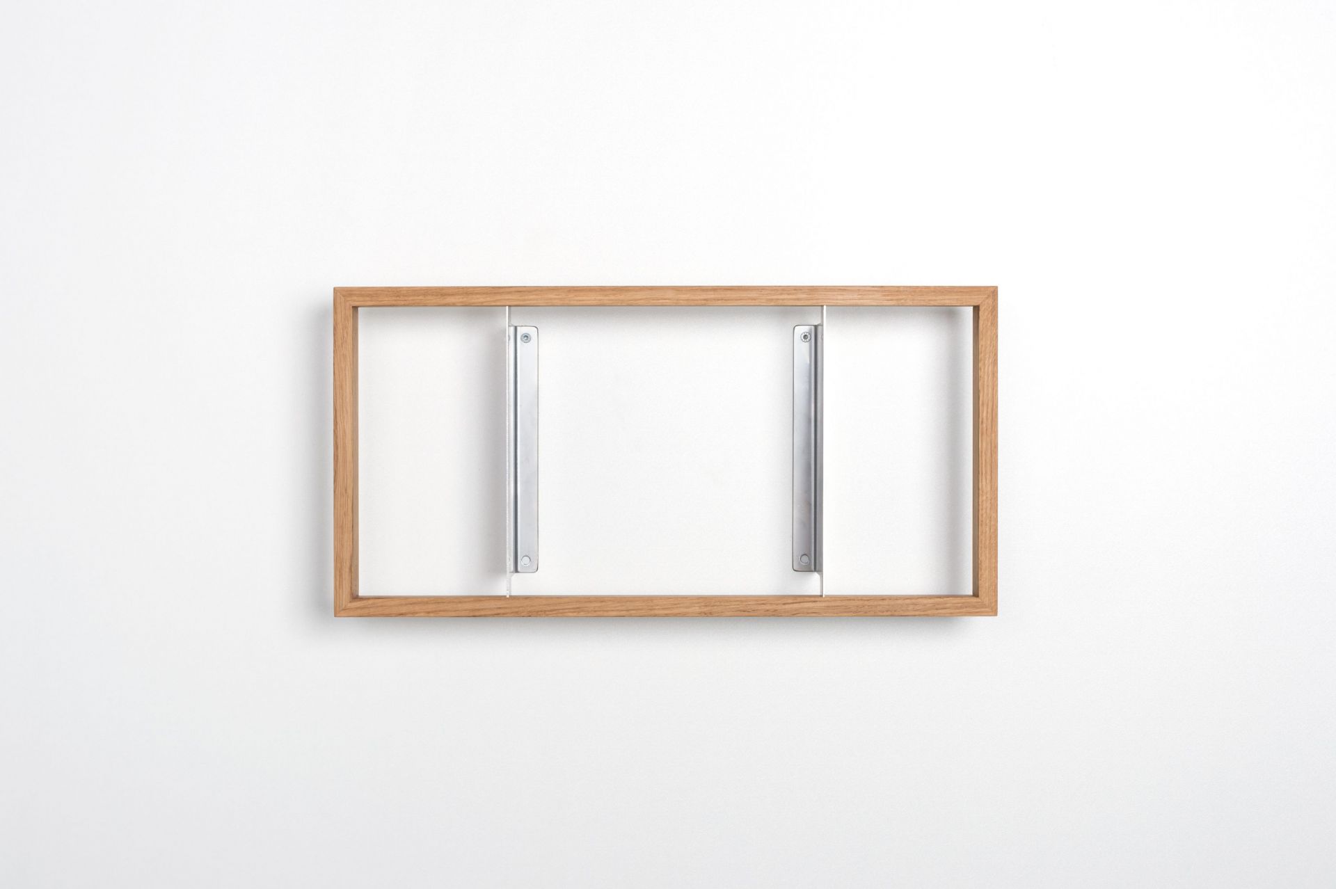 Eiche Regal b5, das kleine b, zur Wandmontage mit Halterungen, modernes Design für Wohnzimmer.