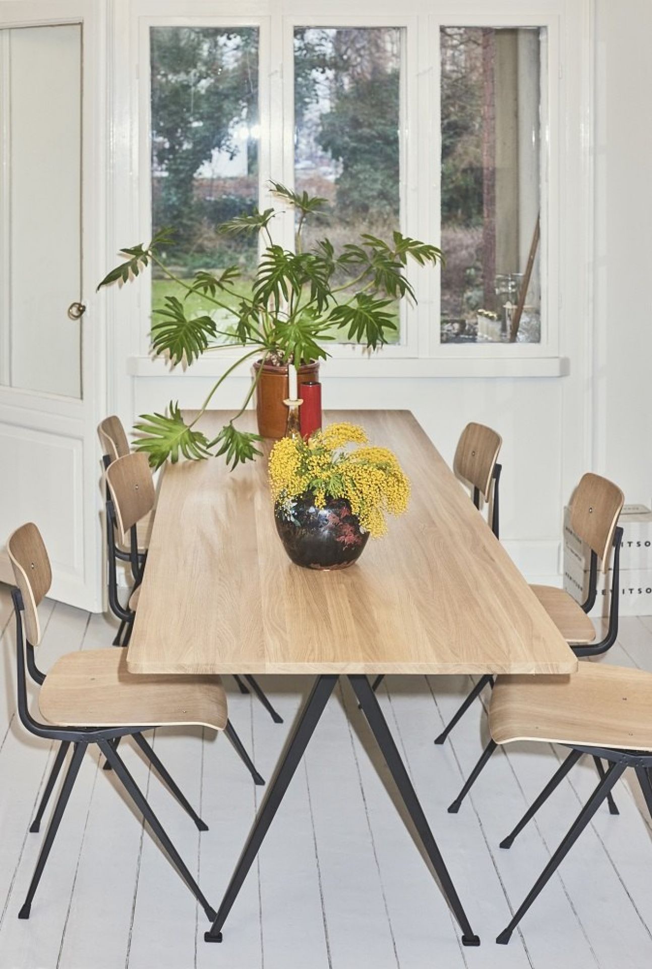 Pyramid Table 02 Esstisch Hay