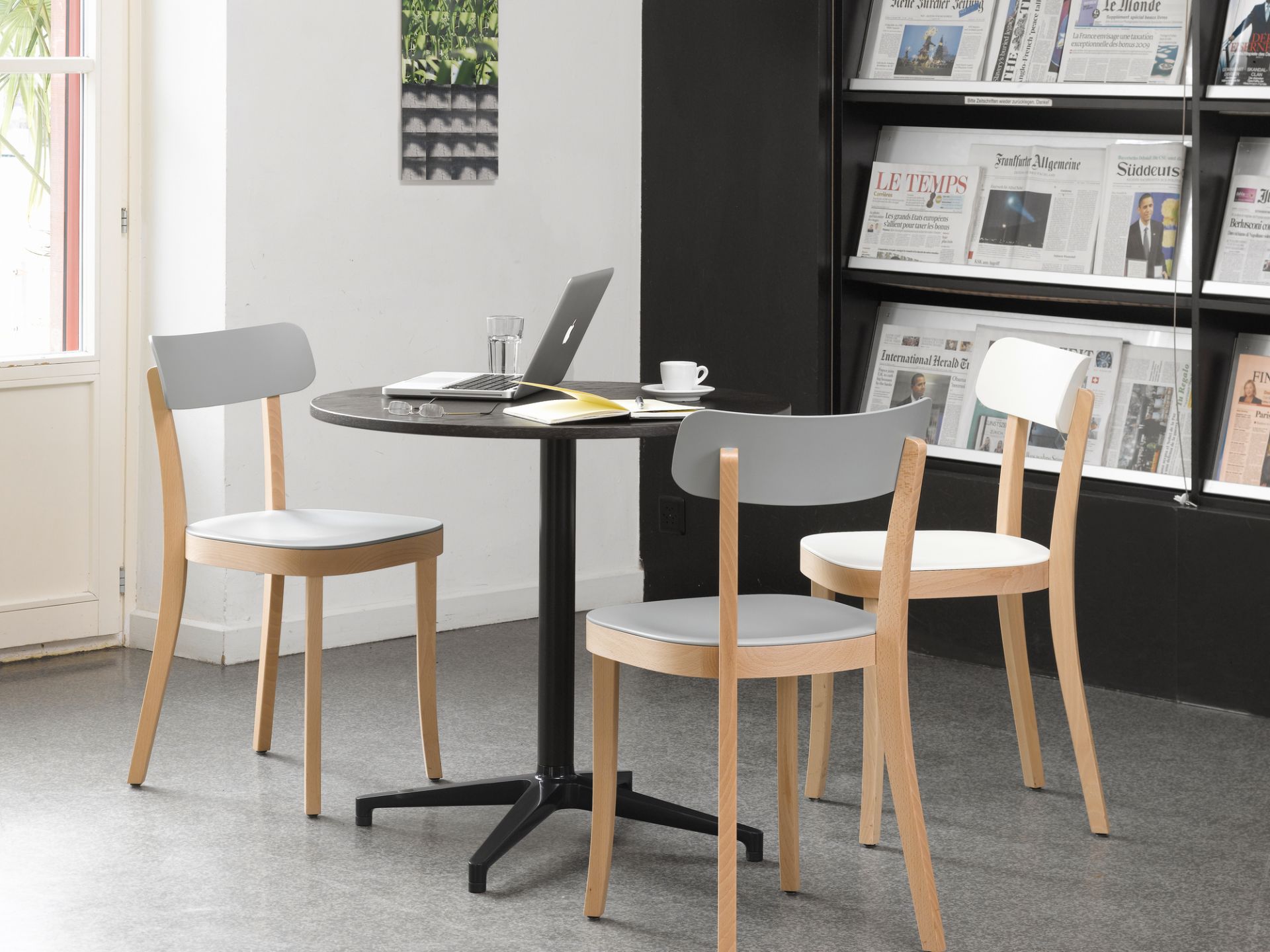 Bistro Table Tisch rund Indoor Ø 79,6 cm Vitra