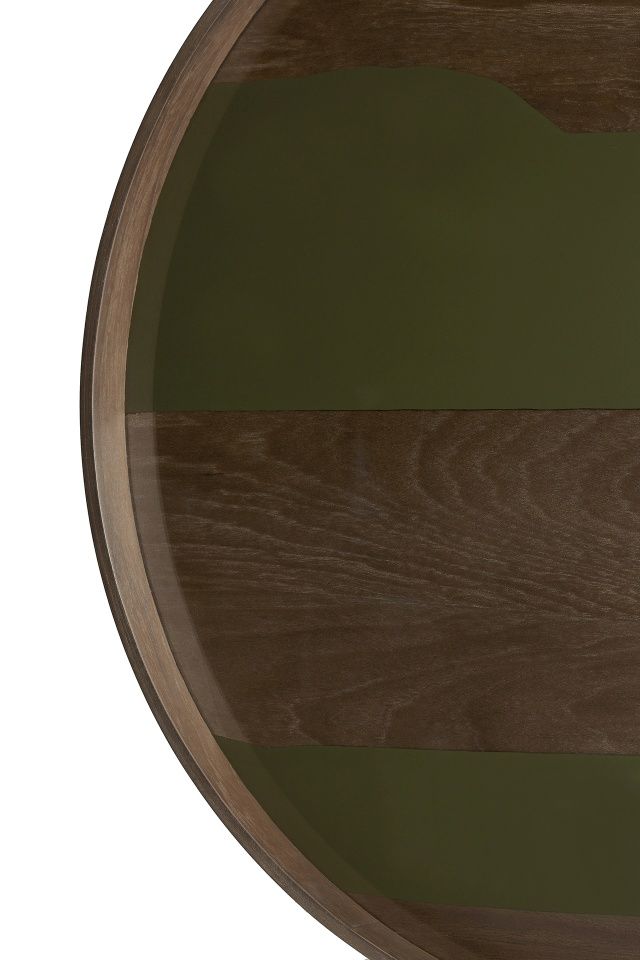 Detailaufnahme des runden Ethnicraft Second Nature Tray Tabletts mit Holzstruktur und grünen Akzenten.