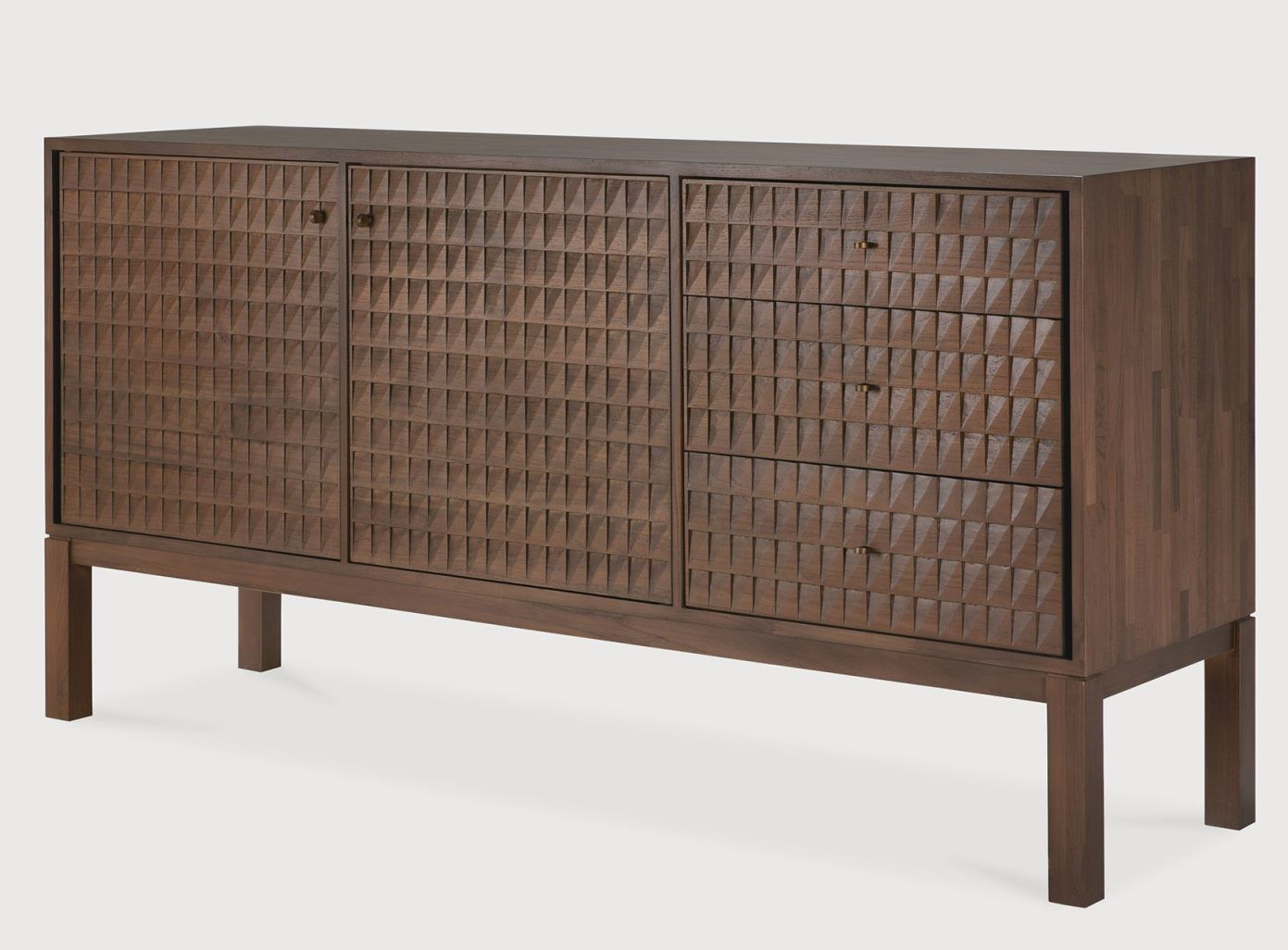 Sono Sideboard von Ethnicraft: Modernes Sideboard aus massivem Nussbaumholz mit Türen und Schubladen.