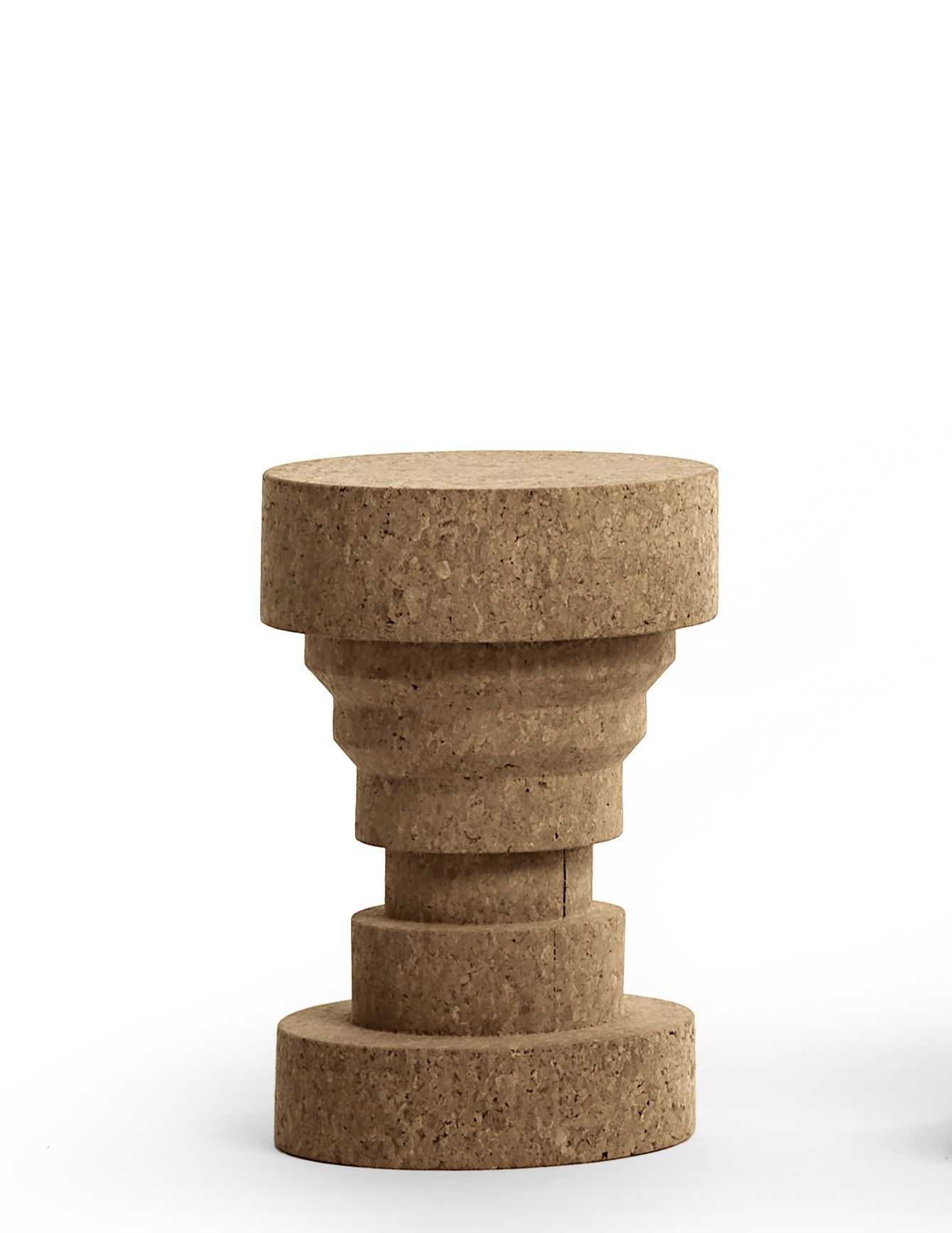 Queen Kork Hocker von Mogg, ein moderner Beistelltisch aus Kork, Höhe 43cm.