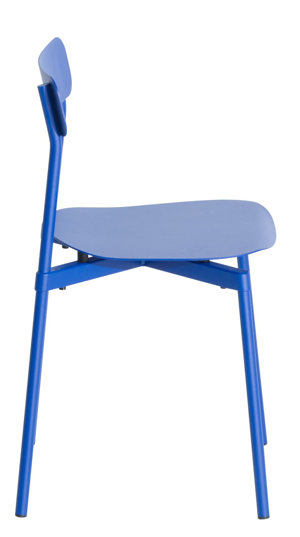 Blauer Fromme Chair Stuhl von Petite Friture, Seitenansicht. Moderner Designstuhl für Esszimmer und Wohnbereich.
