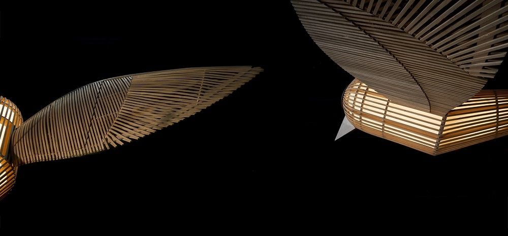 Detailaufnahme der Big Bird Pendelleuchte von LZF Lamps, dimmbare Designerleuchte.