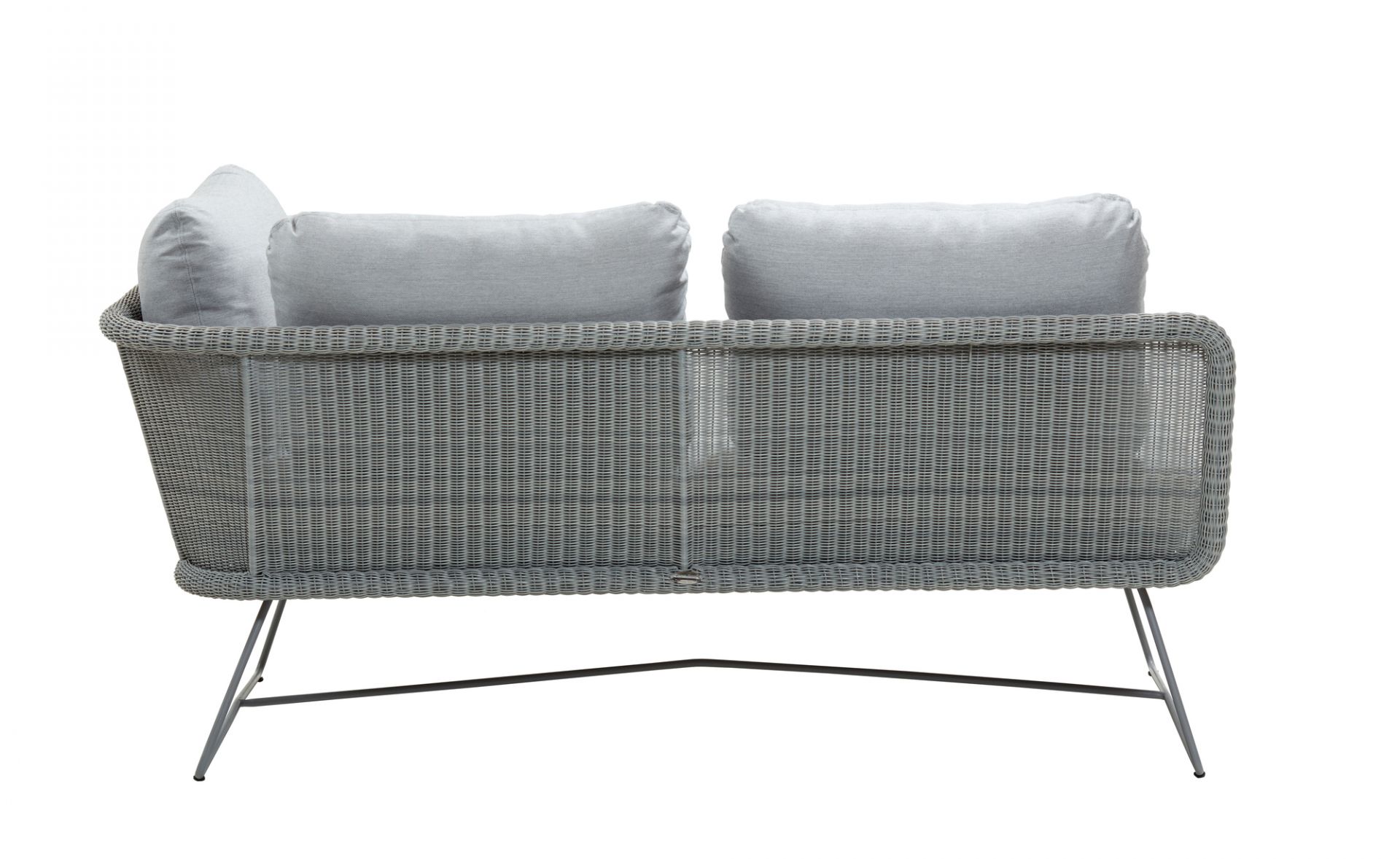 Rückansicht: Graues Horizon Outdoor 2-Sitzer Sofa von Cane-Line mit hellgrauen Kissen.