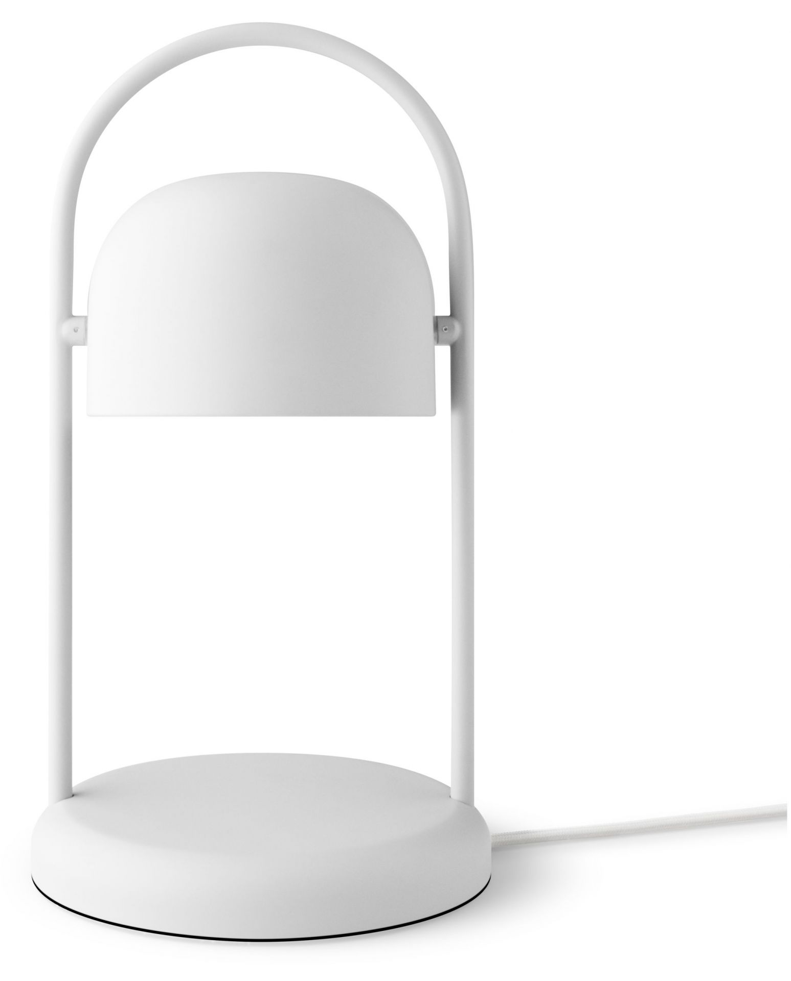 Weiße Quay Stehleuchte von Eva Solo mit rundem Fuß und Lampenschirm.