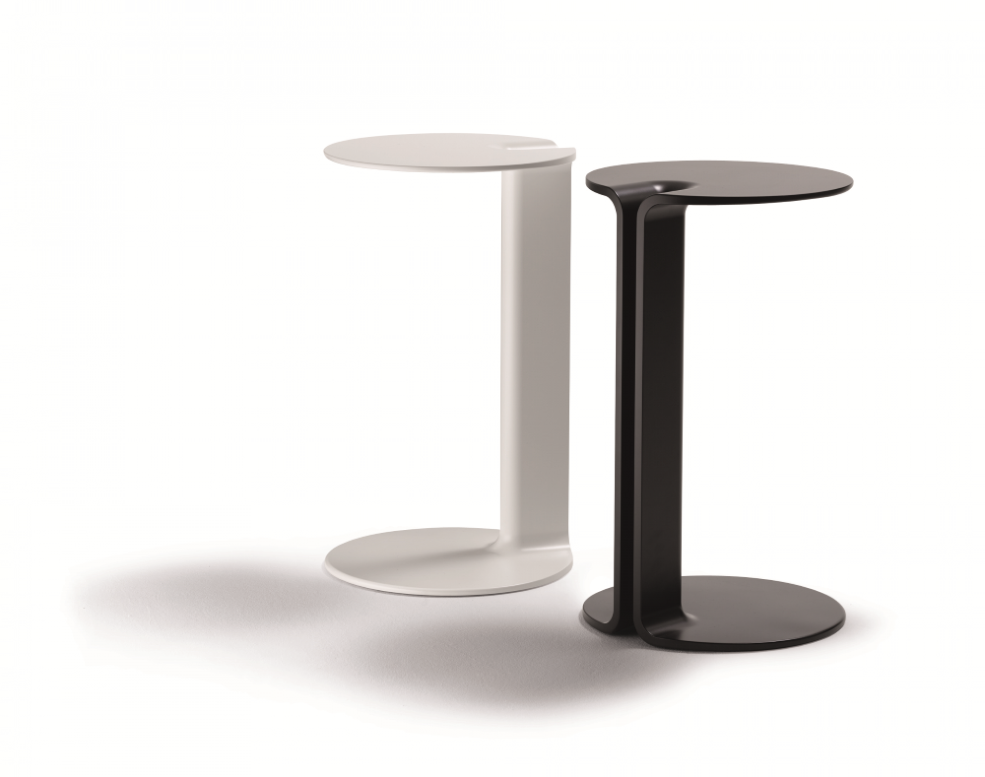 Twin Beistelltisch Cor, weiß und schwarz, moderne runde Couchtische für Wohnzimmer und Wartebereiche.