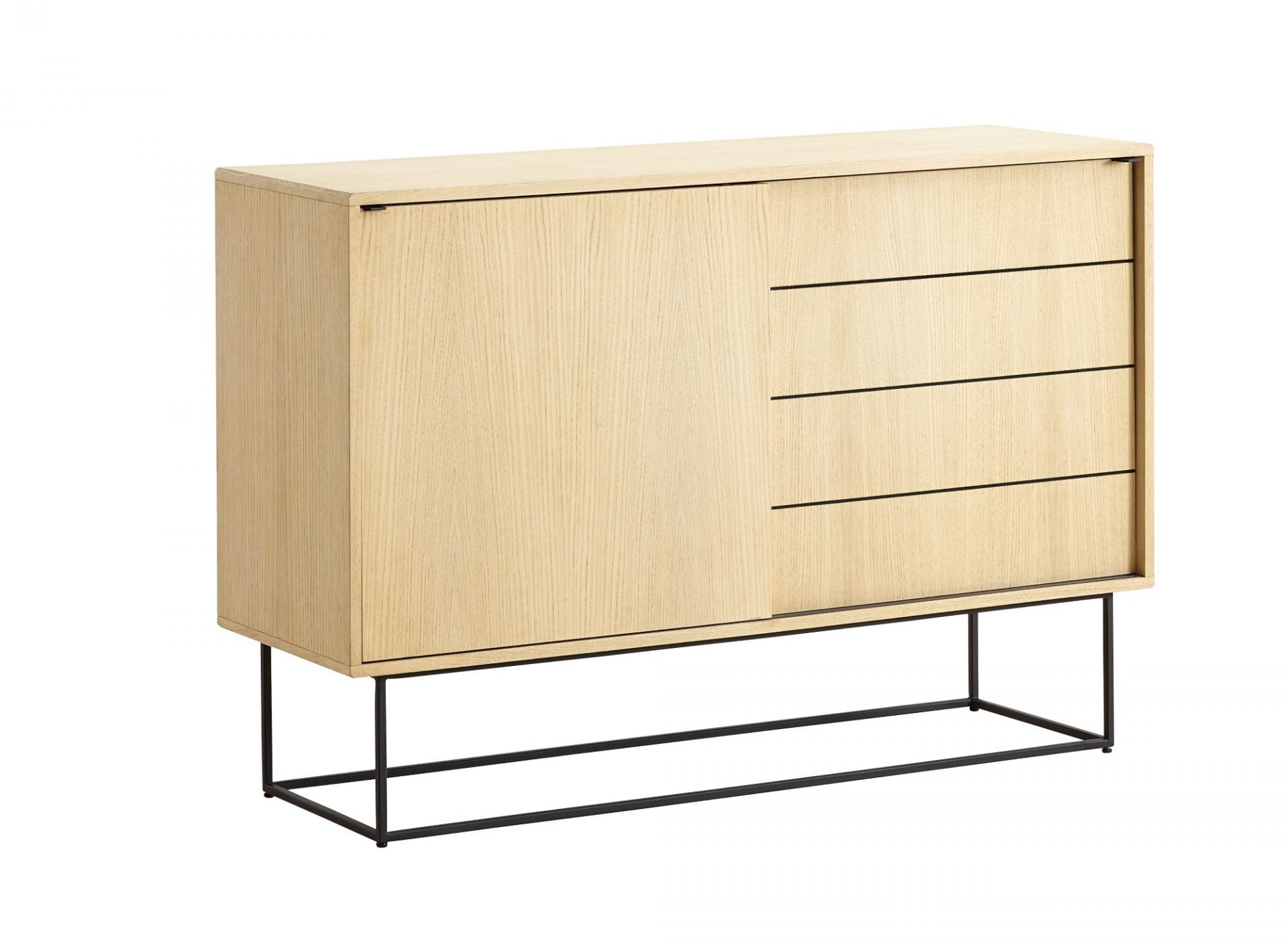 Virka Sideboard von Woud, hohe Ausführung in Eiche hell mit schwarzem Metallgestell.