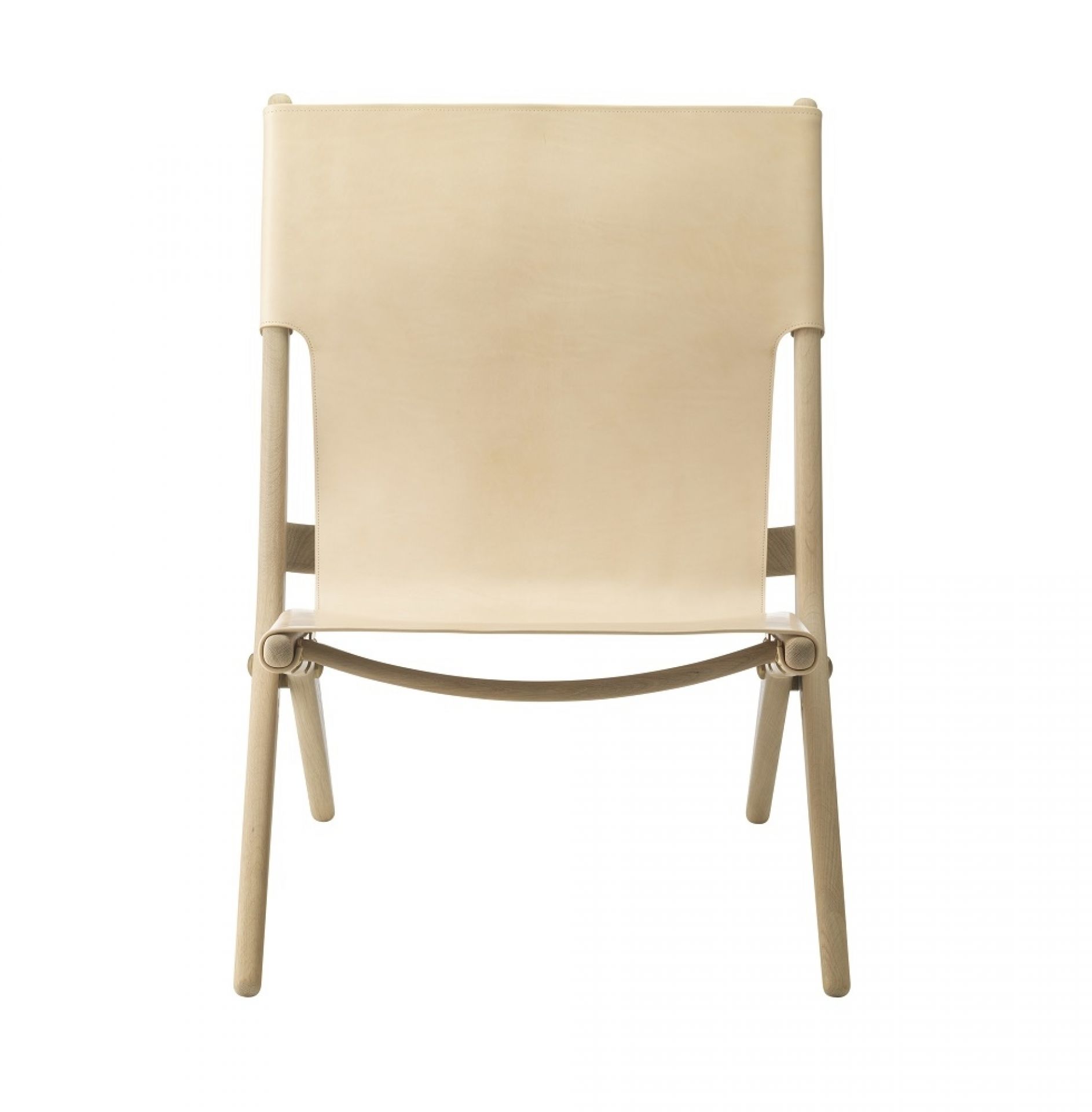 Audo Saxe Chair: Moderner Ledersessel mit hellem Holzrahmen, Ansicht von vorne.