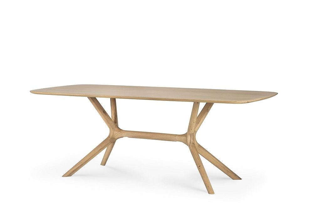 Ethnicraft X Dining table Esstisch aus Eiche, modernes Design mit einzigartigem Untergestell, freigestellt auf weißem Hintergrund.