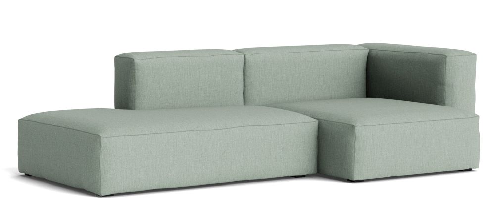 Helles Mags Sofa 2,5-Sitzer mit Ottomane und Armlehne rechts von Hay für Wohnzimmer.