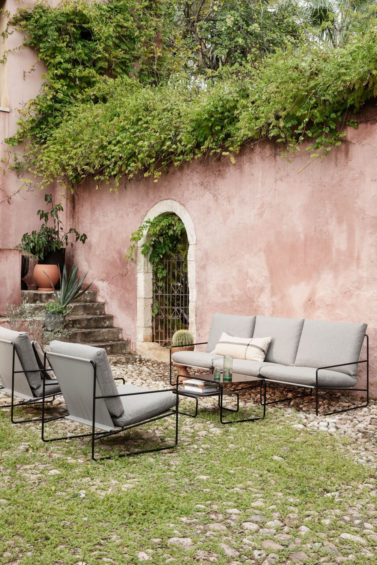 Desert 3-Sitzer Outdoor Sofa Gestell Schwarz Stripe Ferm Living