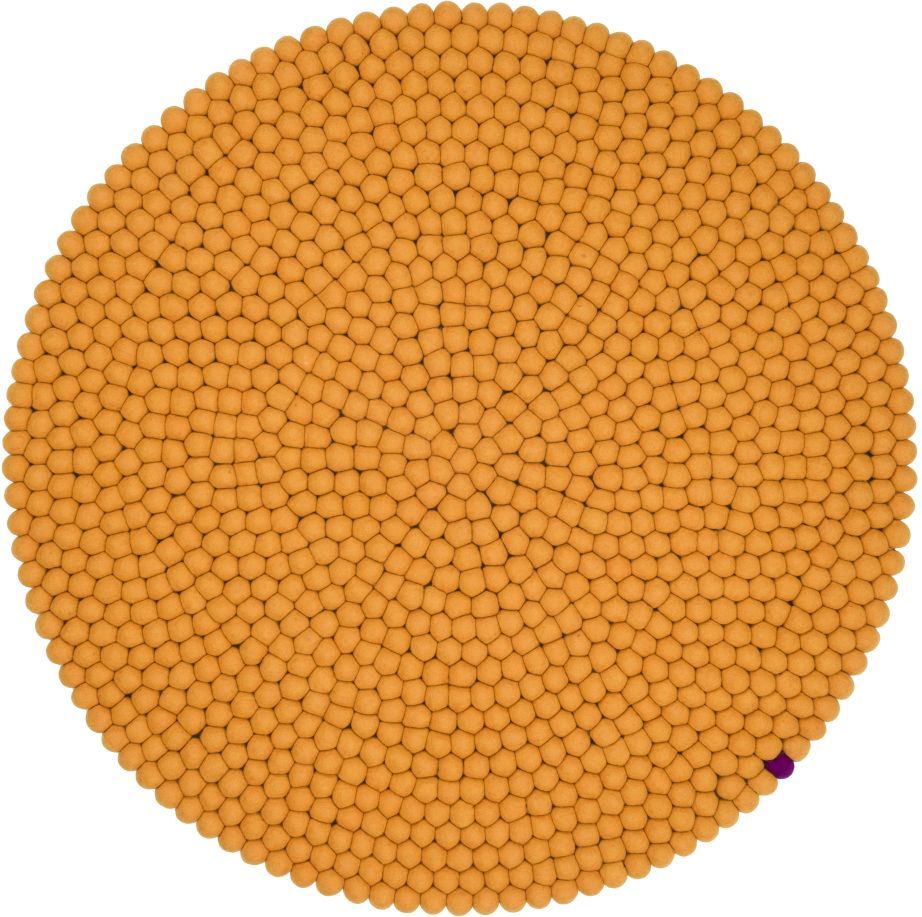 Big One runder Filzteppich, Ø 300 cm, in Ockergelb. Handgefertigter Teppich aus Filzkugeln.