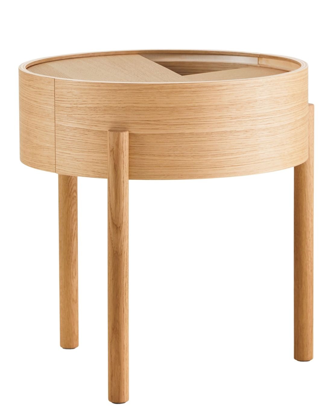 Arc Side Table von Woud: Runder Beistelltisch aus geölter Eiche mit drei Beinen.