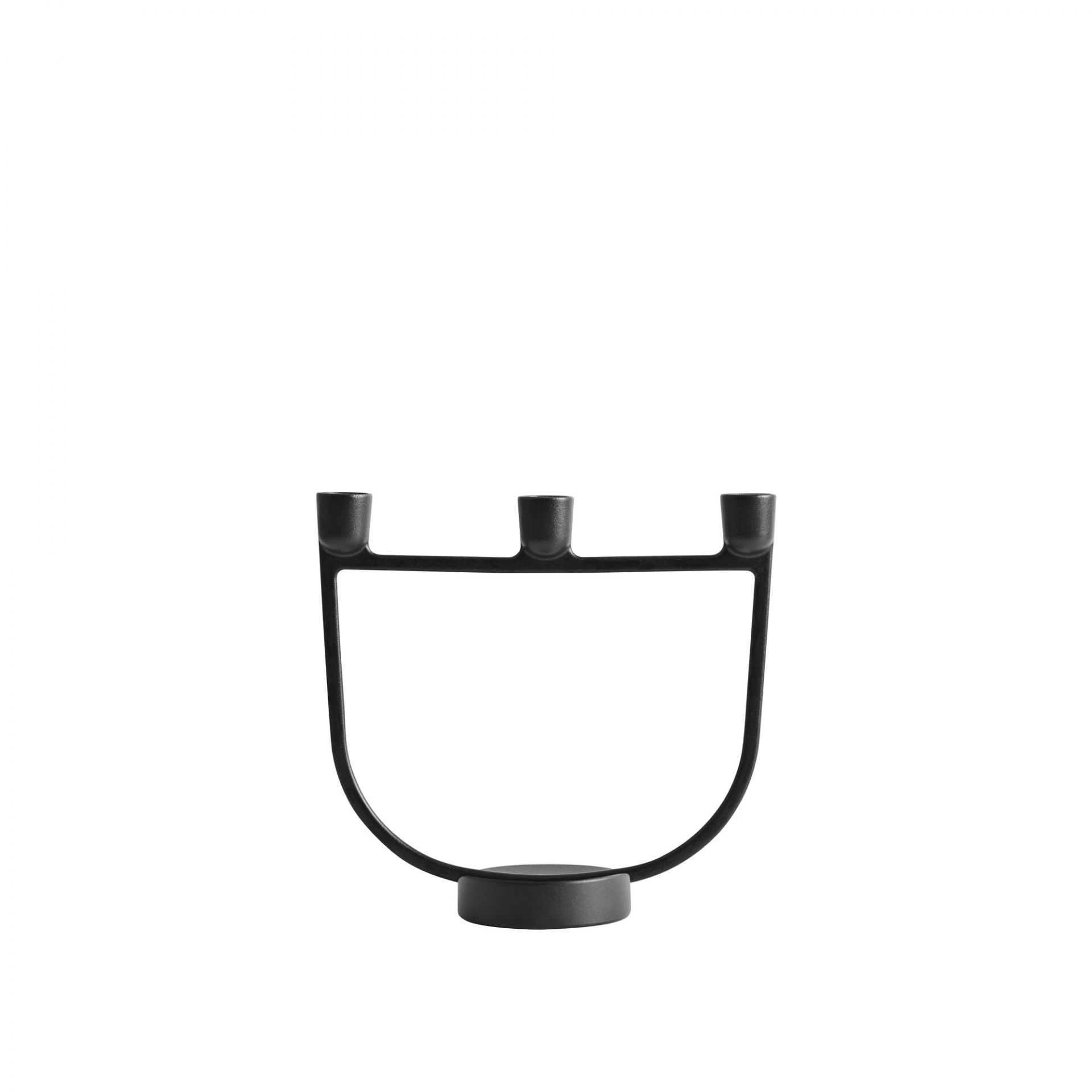 Schwarzer Open Candelabra Kerzenhalter von Muuto für drei Kerzen, modernes Design für stimmungsvolle Beleuchtung.