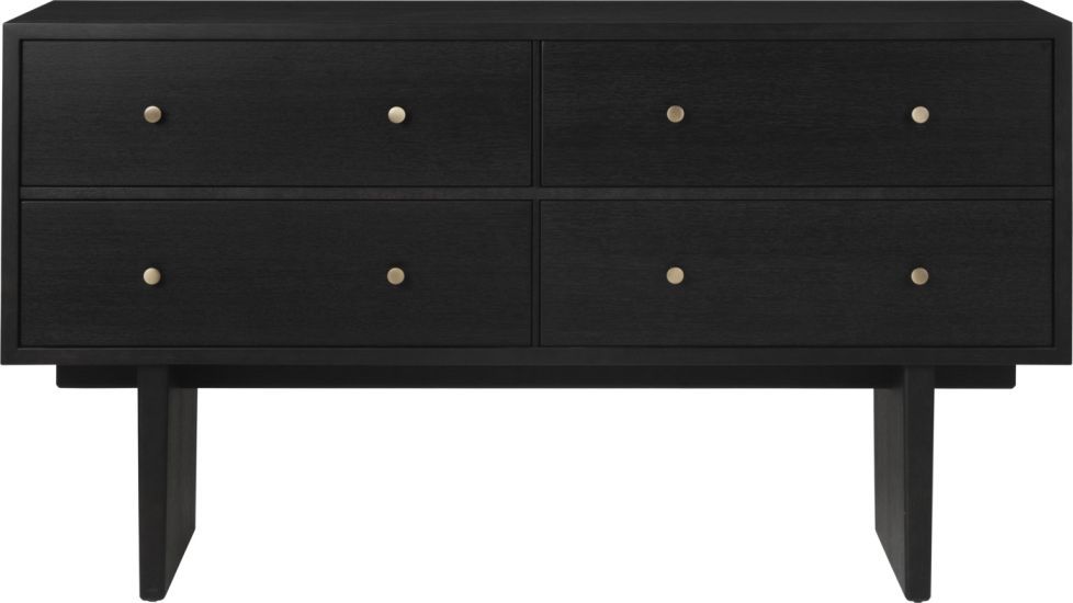 Gubi Private Sideboard aus braun/schwarz gebeiztem Eichenfurnier mit vier Schubladen und goldenen Knöpfen.