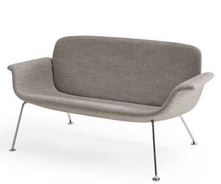 KN05 Zweisitzer Sofa von Knoll International mit grauem Stoffbezug und Chromgestell. Design Sofa.